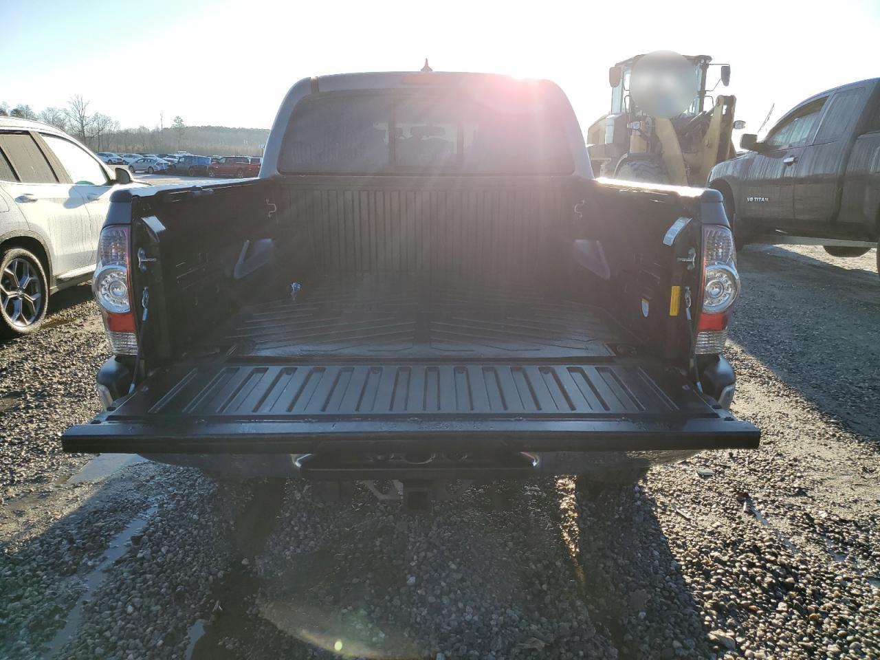 2015 Toyota Tacoma - Image 6