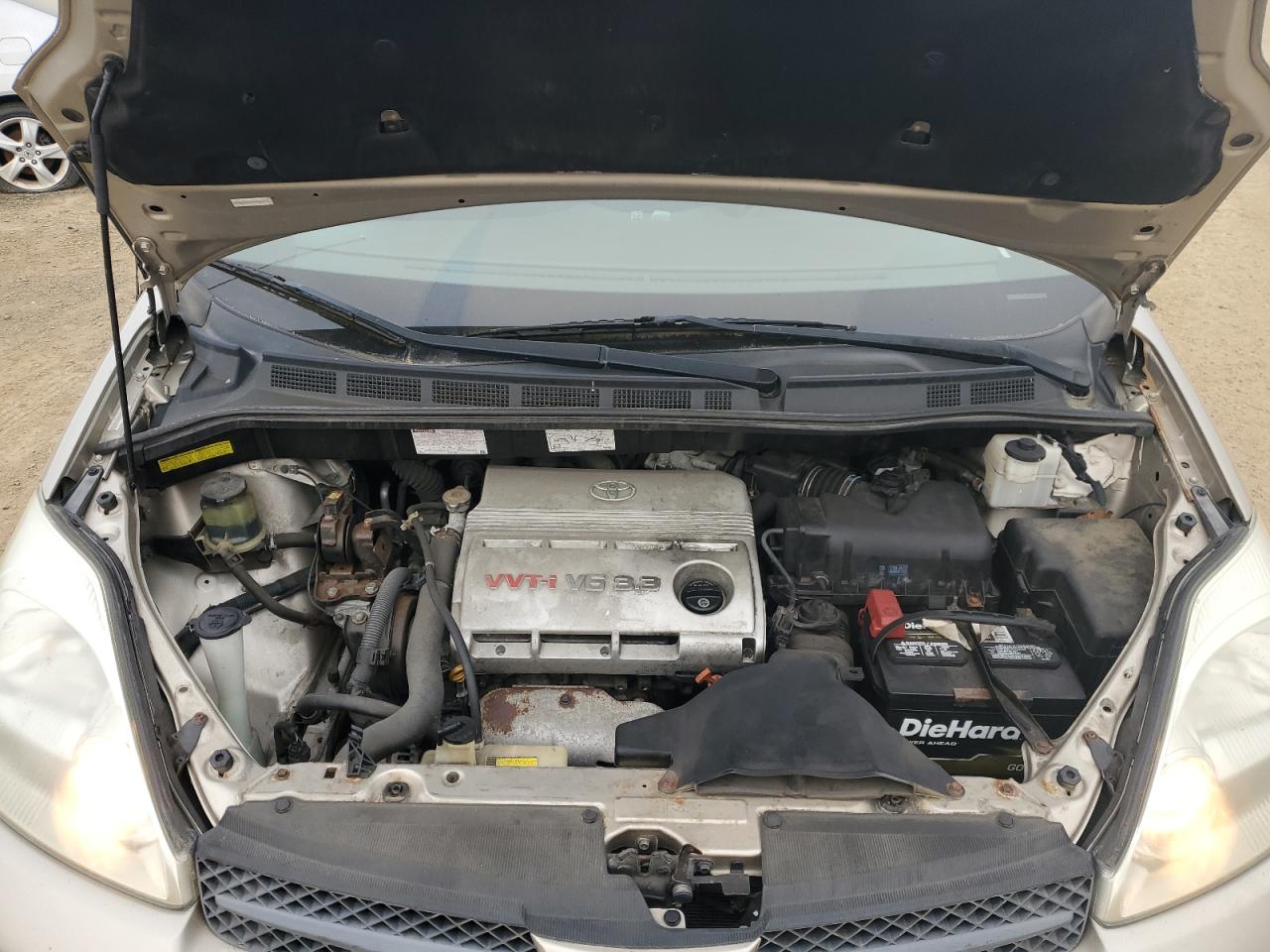 2004 Toyota Sienna - Image 12