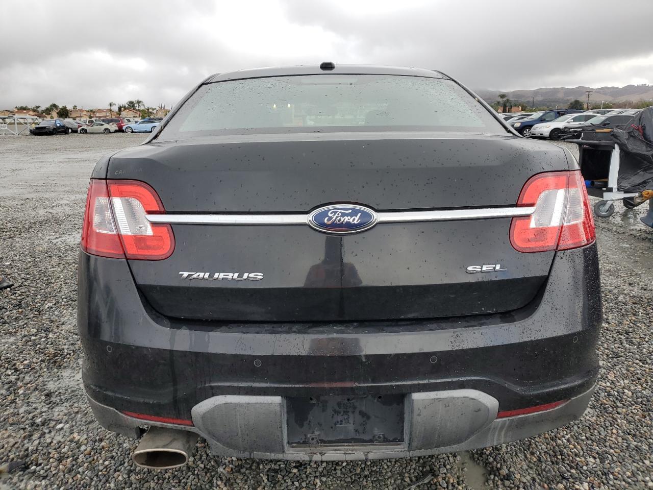 2010 Ford Taurus - Image 6