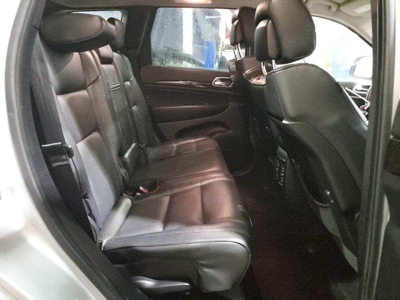 2012 Jeep Grand Cherokee - Image 11