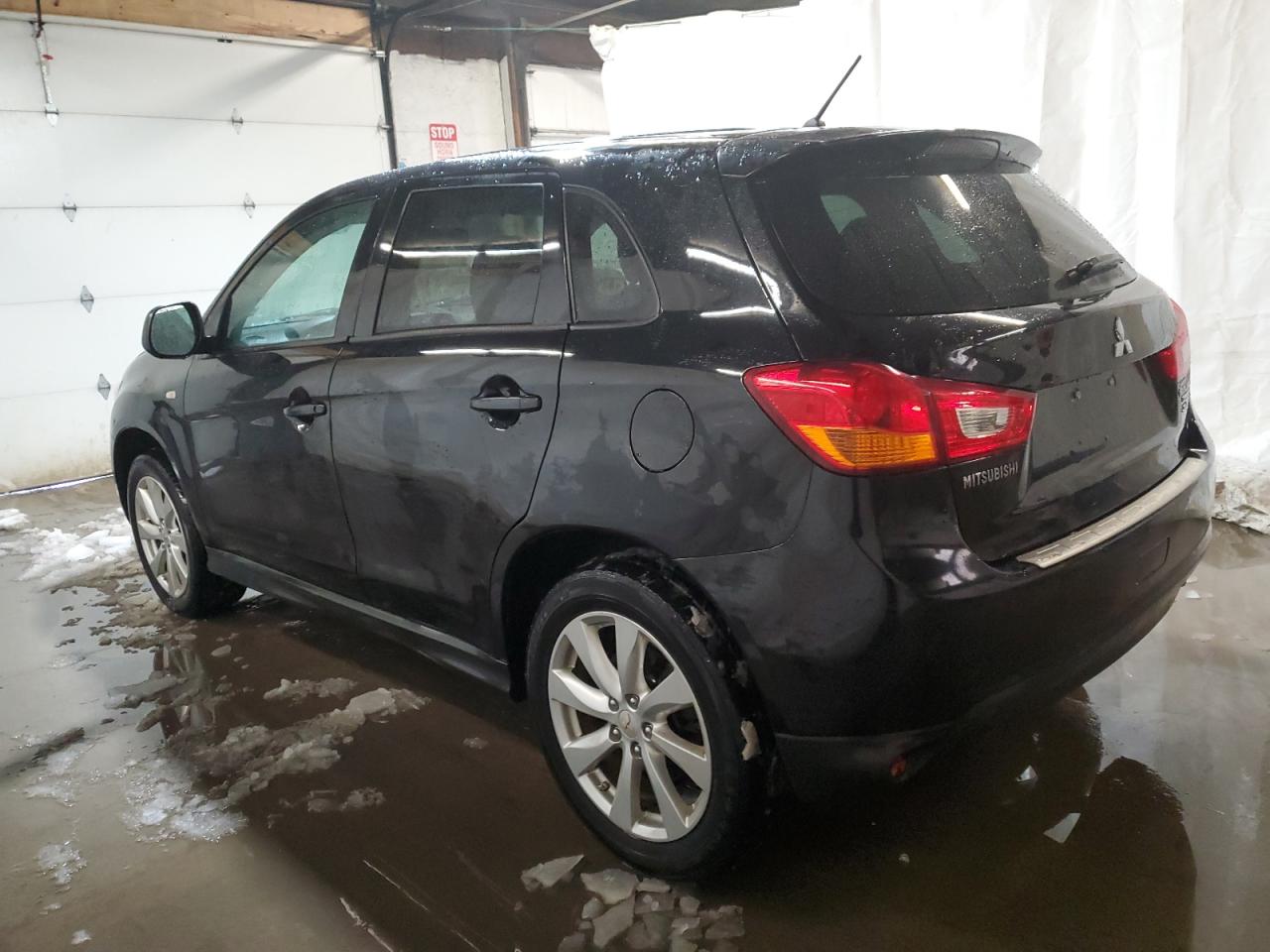 2015 Mitsubishi Outlander - Image 2
