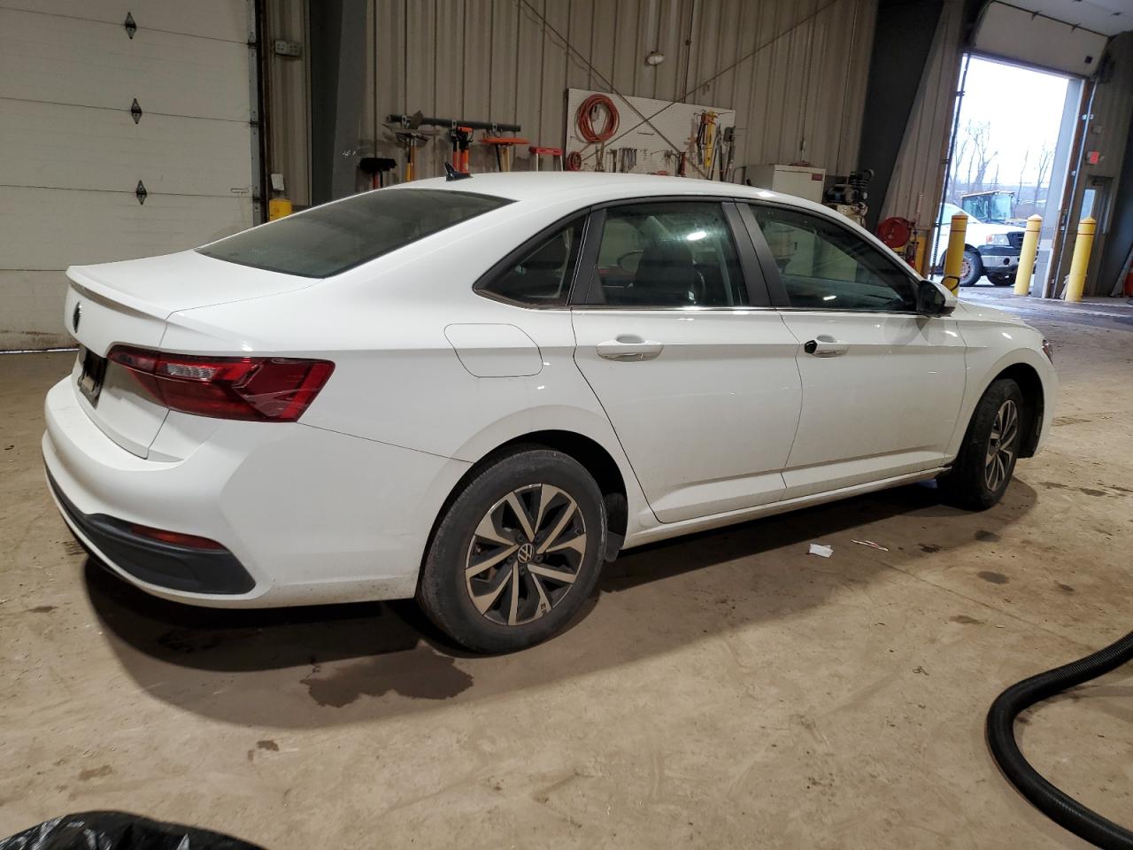 2023 Volkswagen Jetta - Image 3