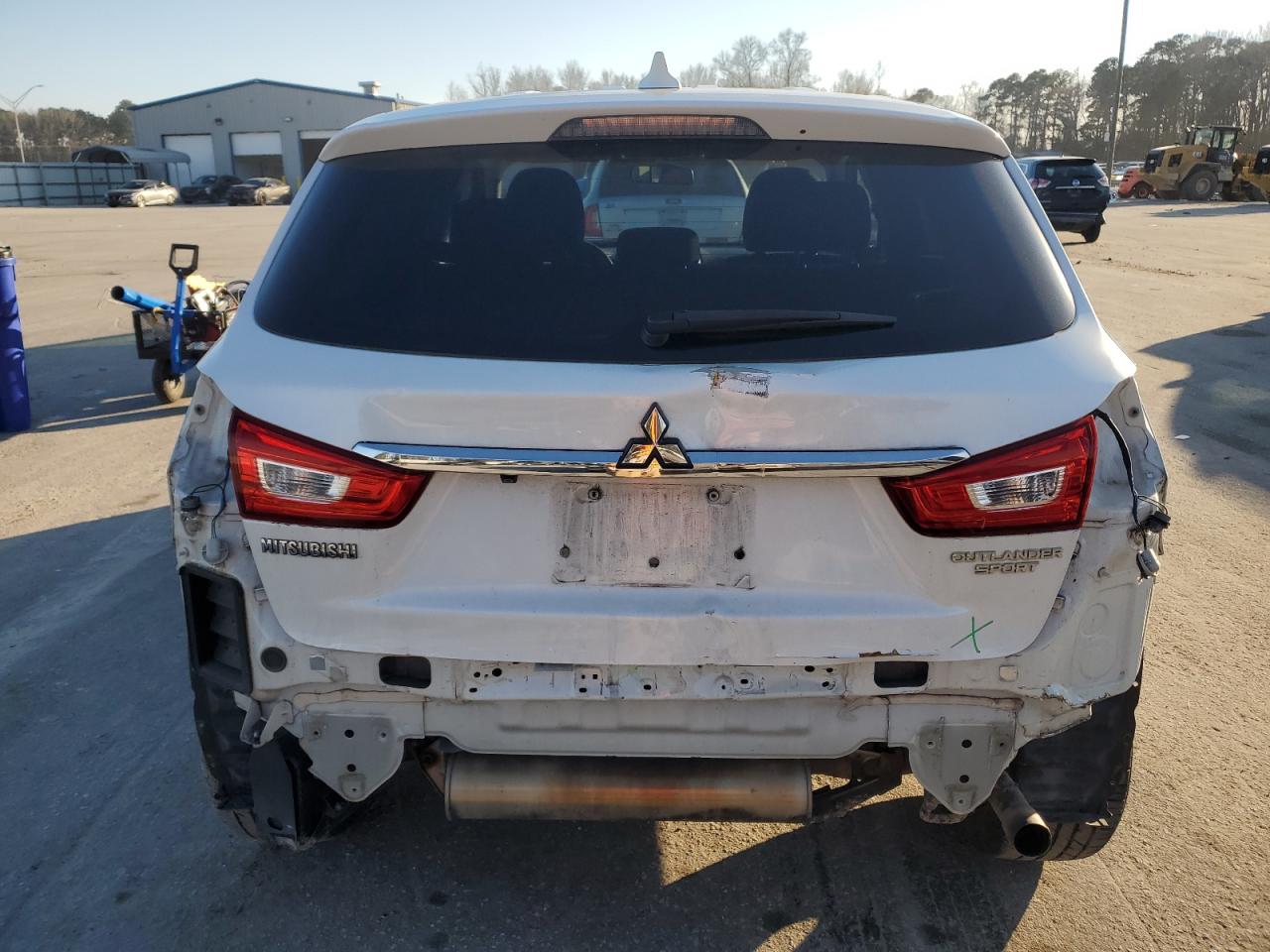 2018 Mitsubishi Outlander - Image 6