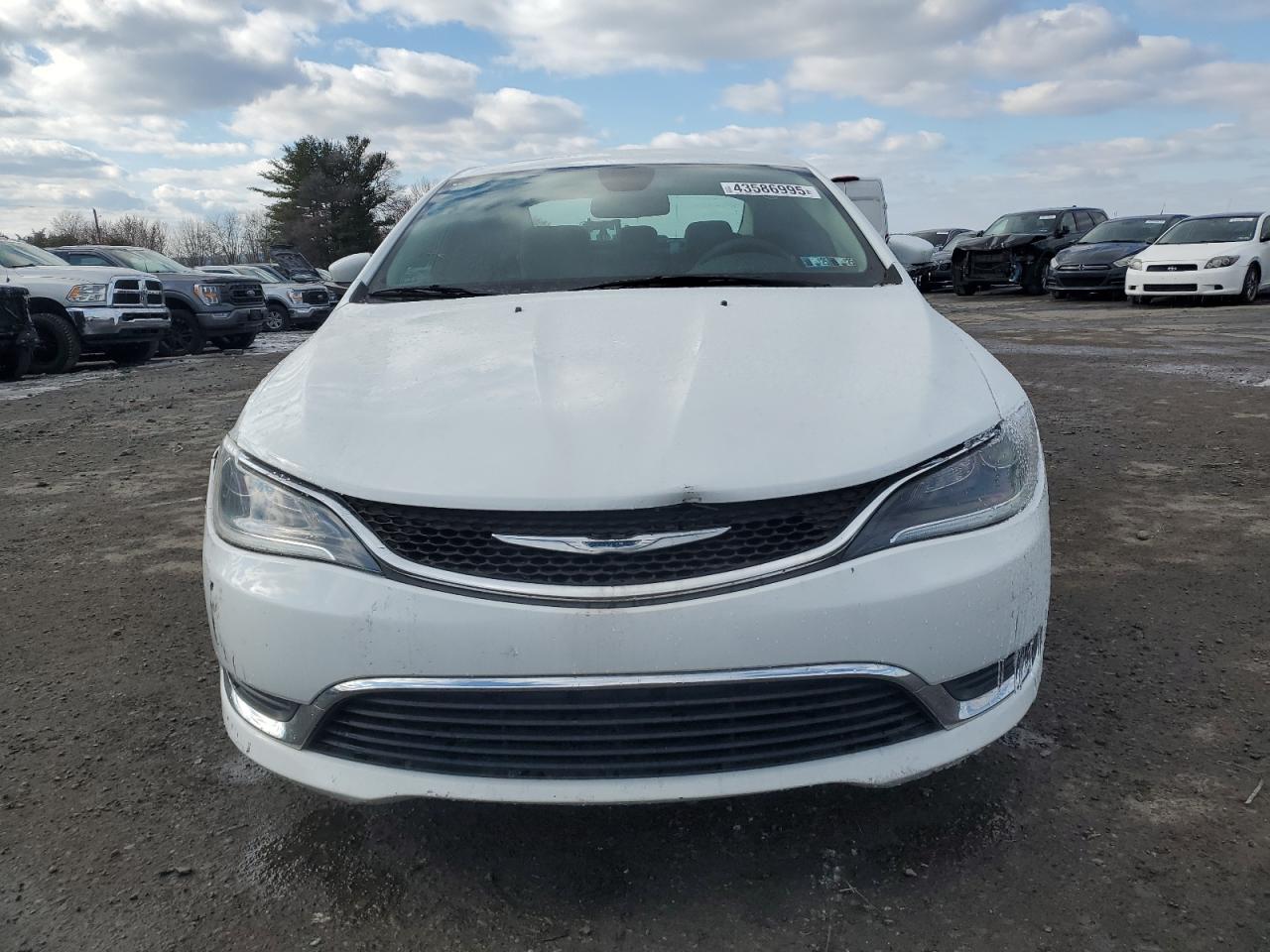 2016 Chrysler 200 - Image 5