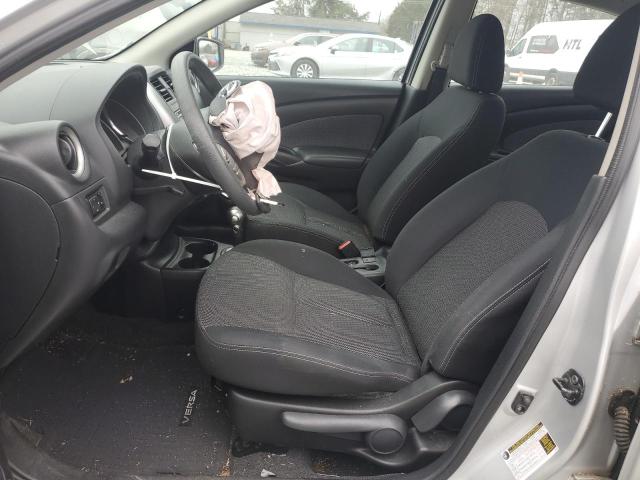Седаны NISSAN VERSA 2015 Серебристый