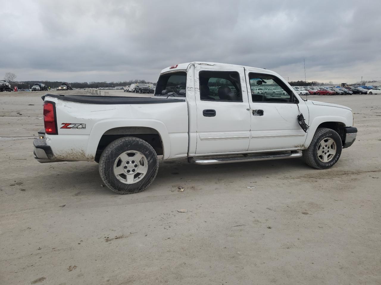 2005 Chevrolet Silverado - Image 3