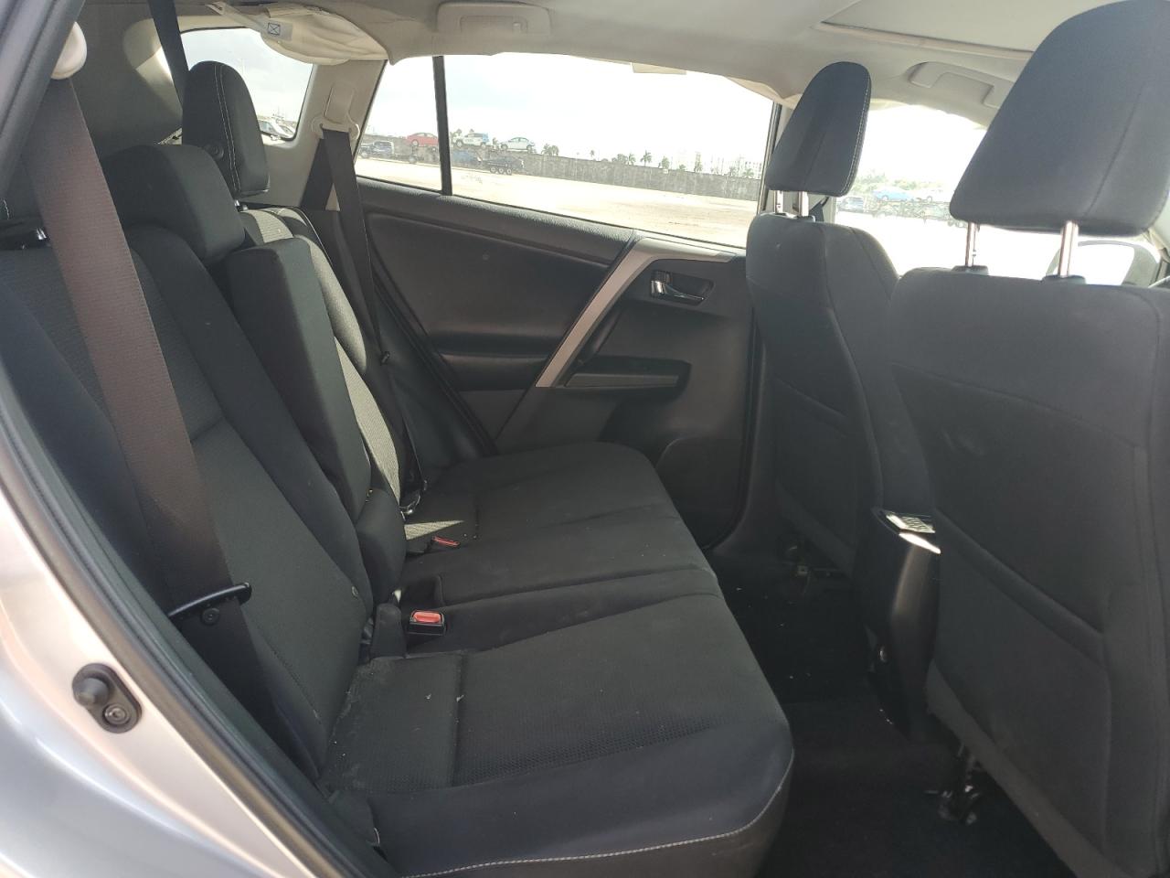 2018 Toyota RAV 4 - Image 11