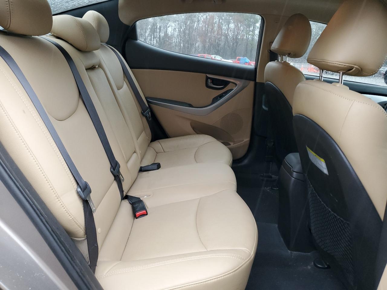 2013 Hyundai Elantra - Image 10