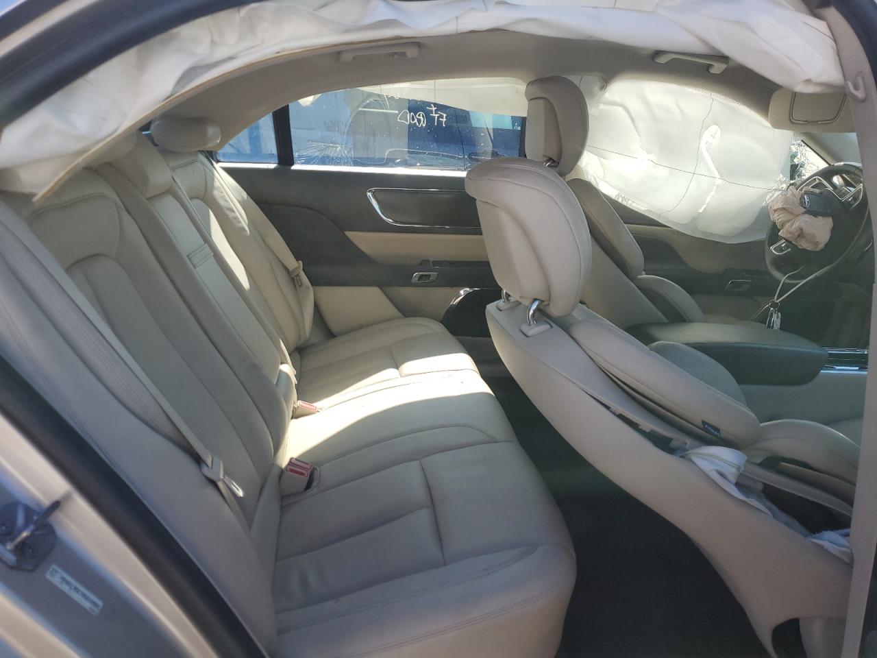 2017 Lincoln Continental - Image 10