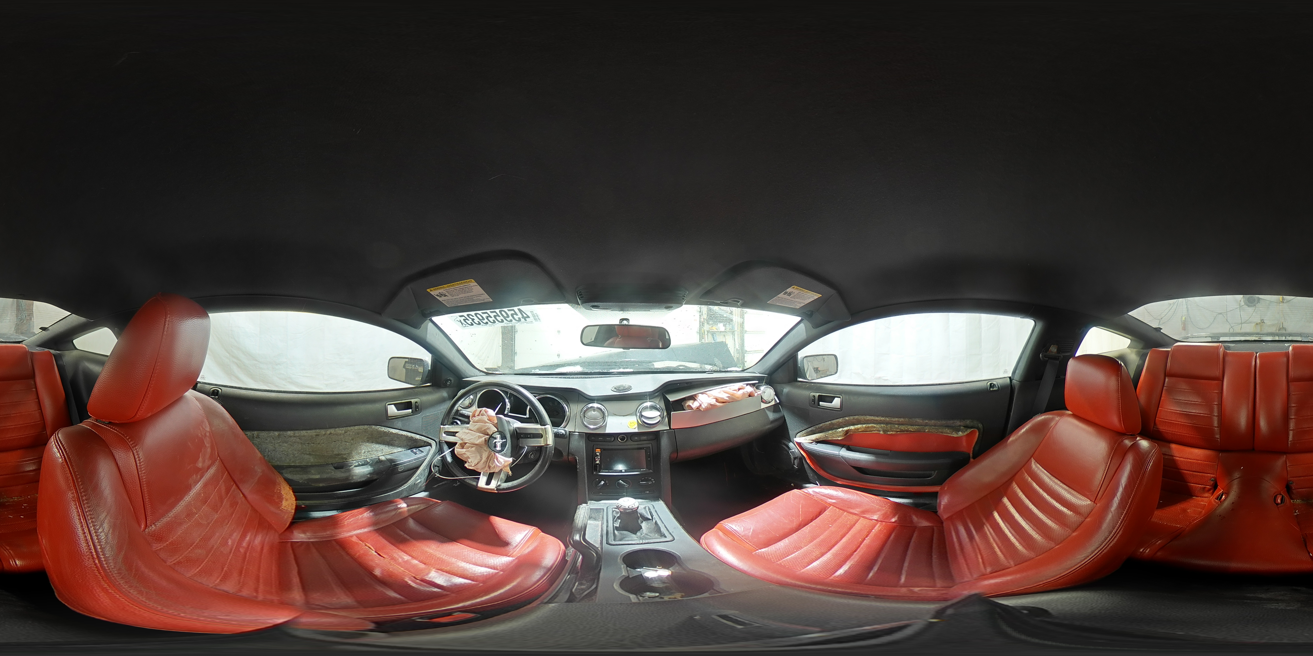 2005 Ford Mustang - Image 13