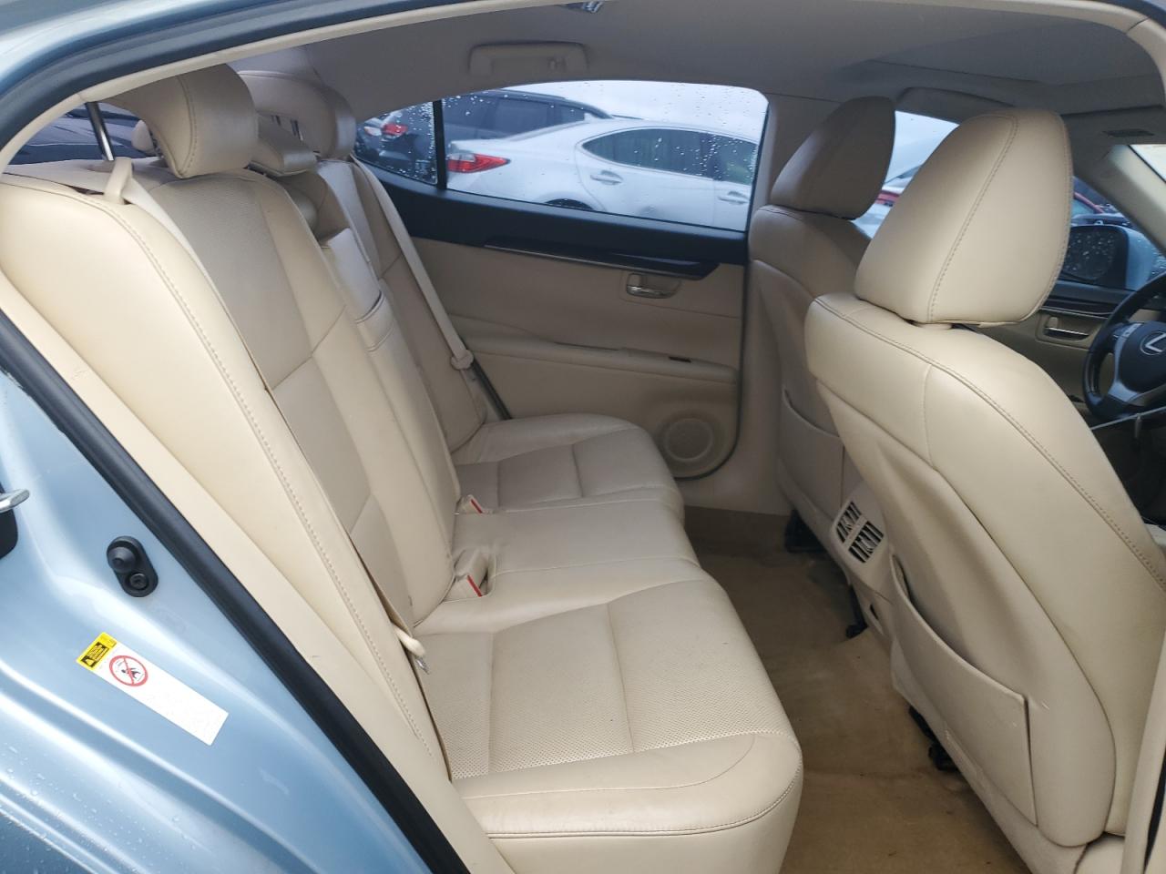 2013 Lexus ES - Image 10
