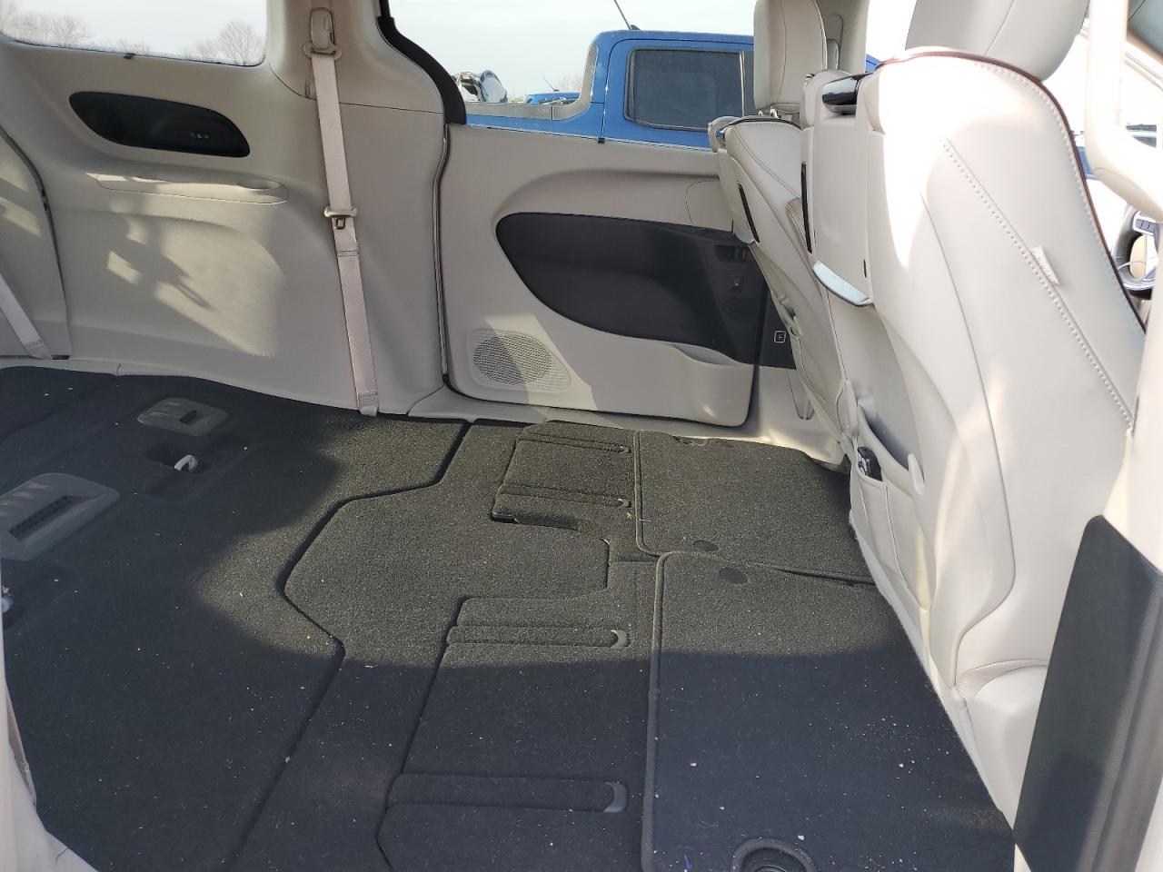 2017 Chrysler Pacifica - Image 10