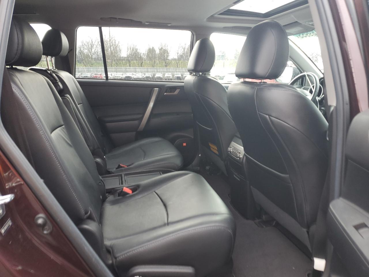 2012 Toyota Highlander - Image 11