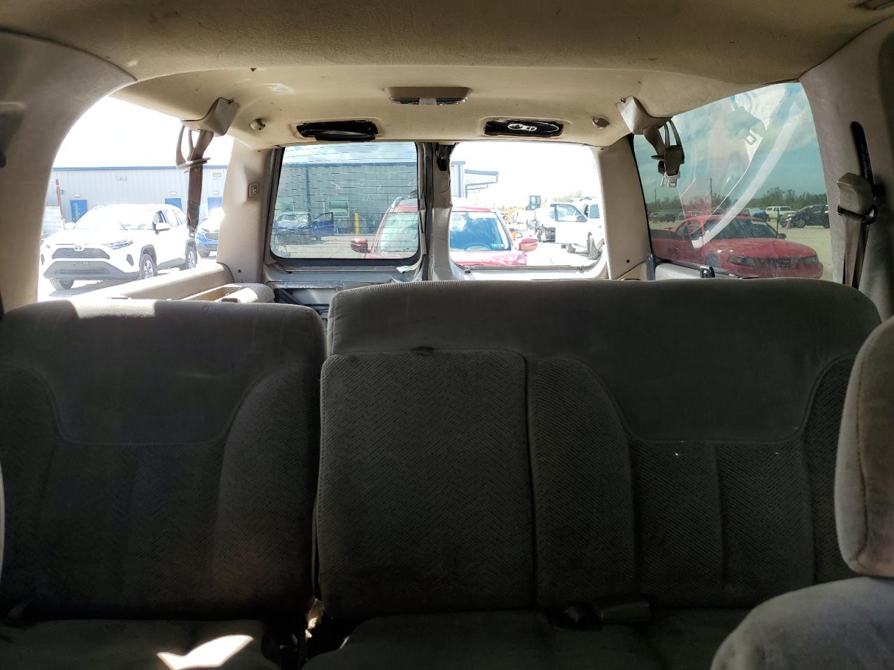 1999 GMC Suburban - Image 10