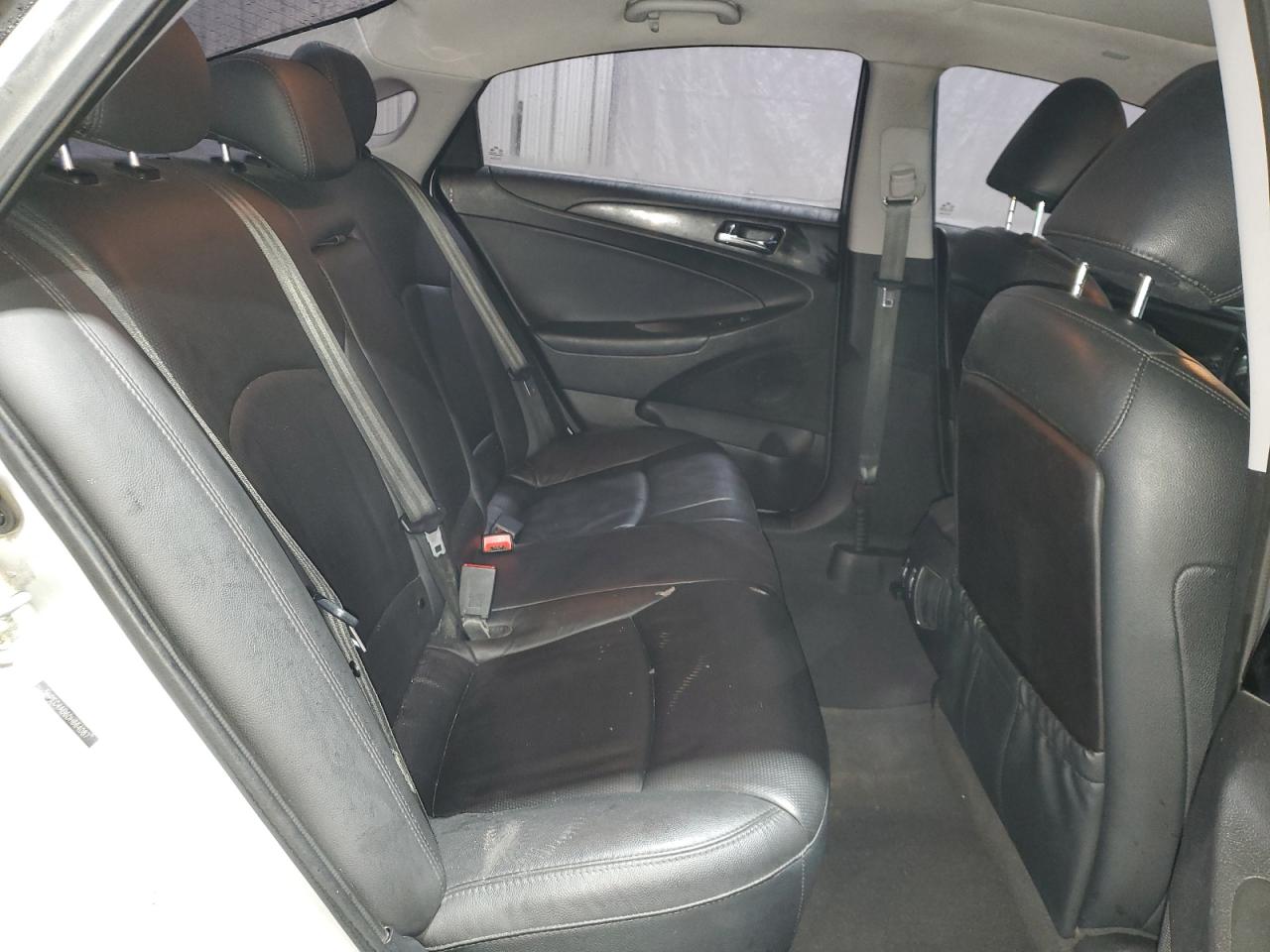 2013 Hyundai Sonata - Image 10