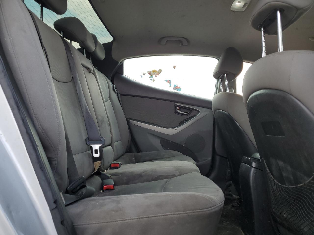 2013 Hyundai Elantra - Image 10
