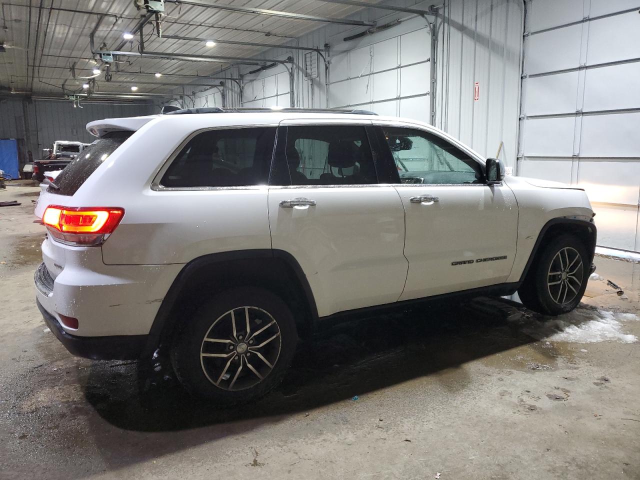 2018 Jeep Grand Cherokee - Image 3