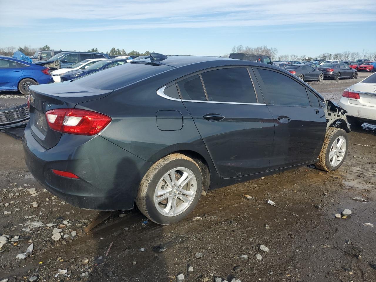 2018 Chevrolet Cruze - Image 3