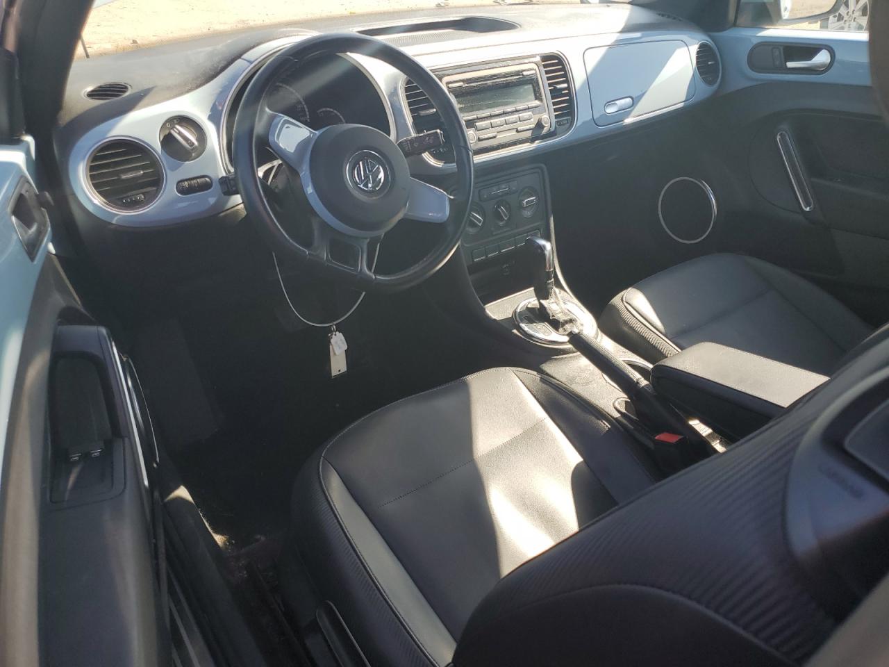 2013 Volkswagen Beetle - Image 8