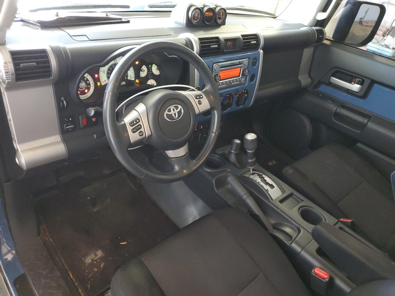2011 Toyota FJ Cruiser - Image 8