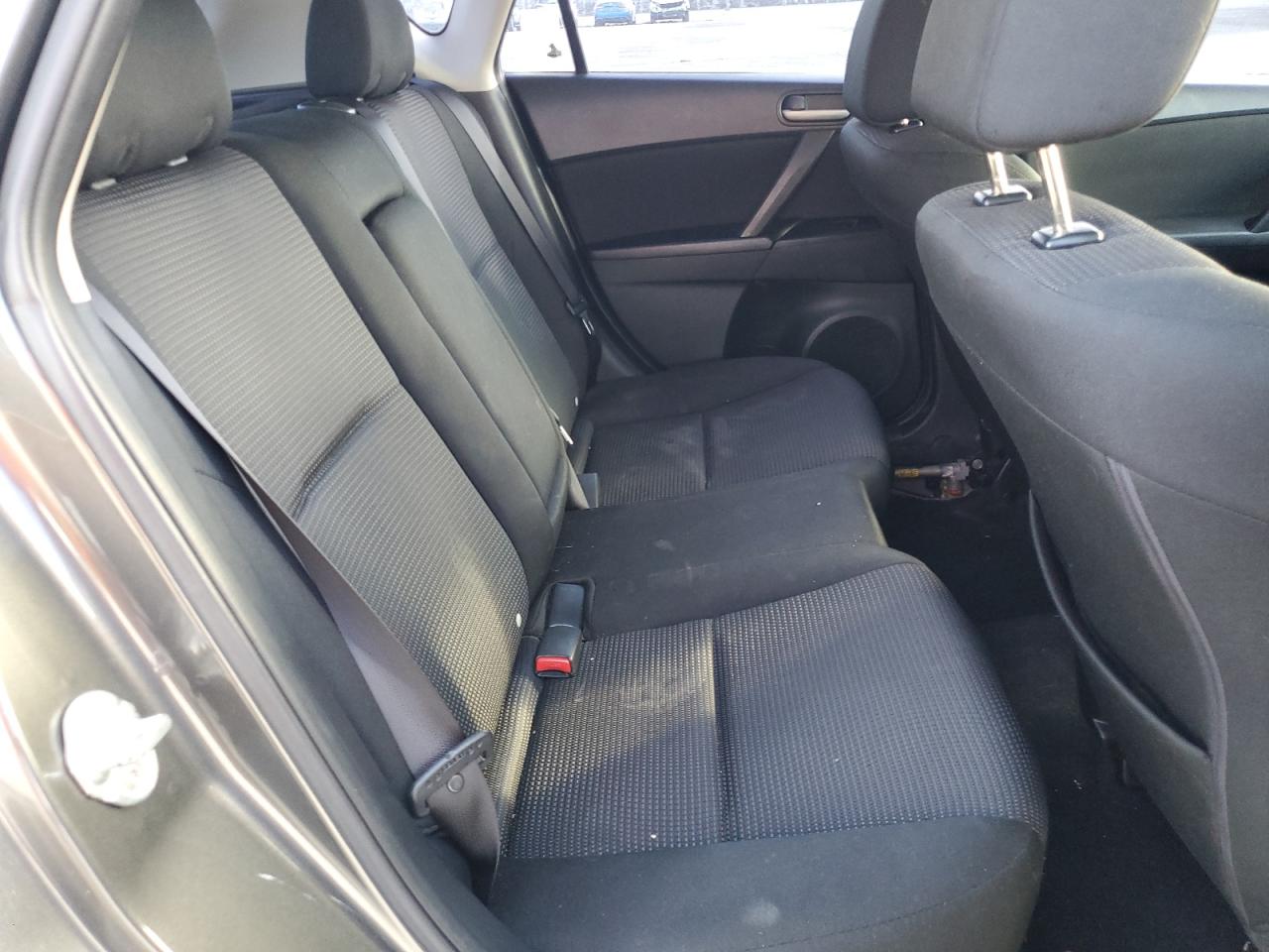 2013 Mazda 3 - Image 10