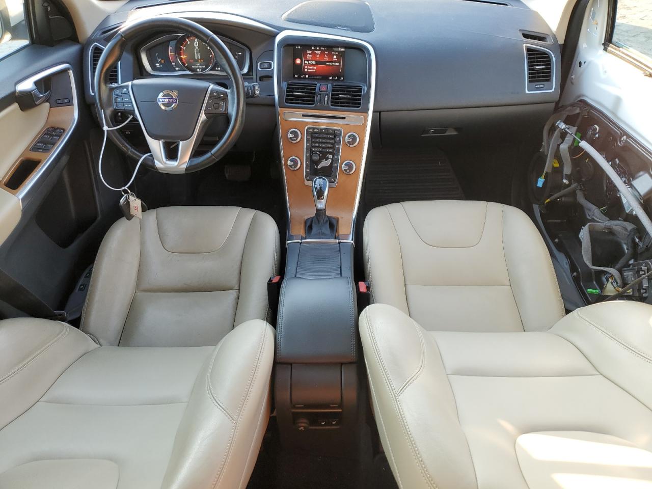 2017 Volvo XC60 - Image 8