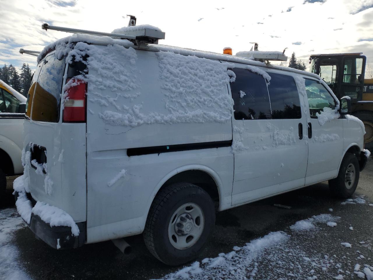 2009 Chevrolet Express - Image 3