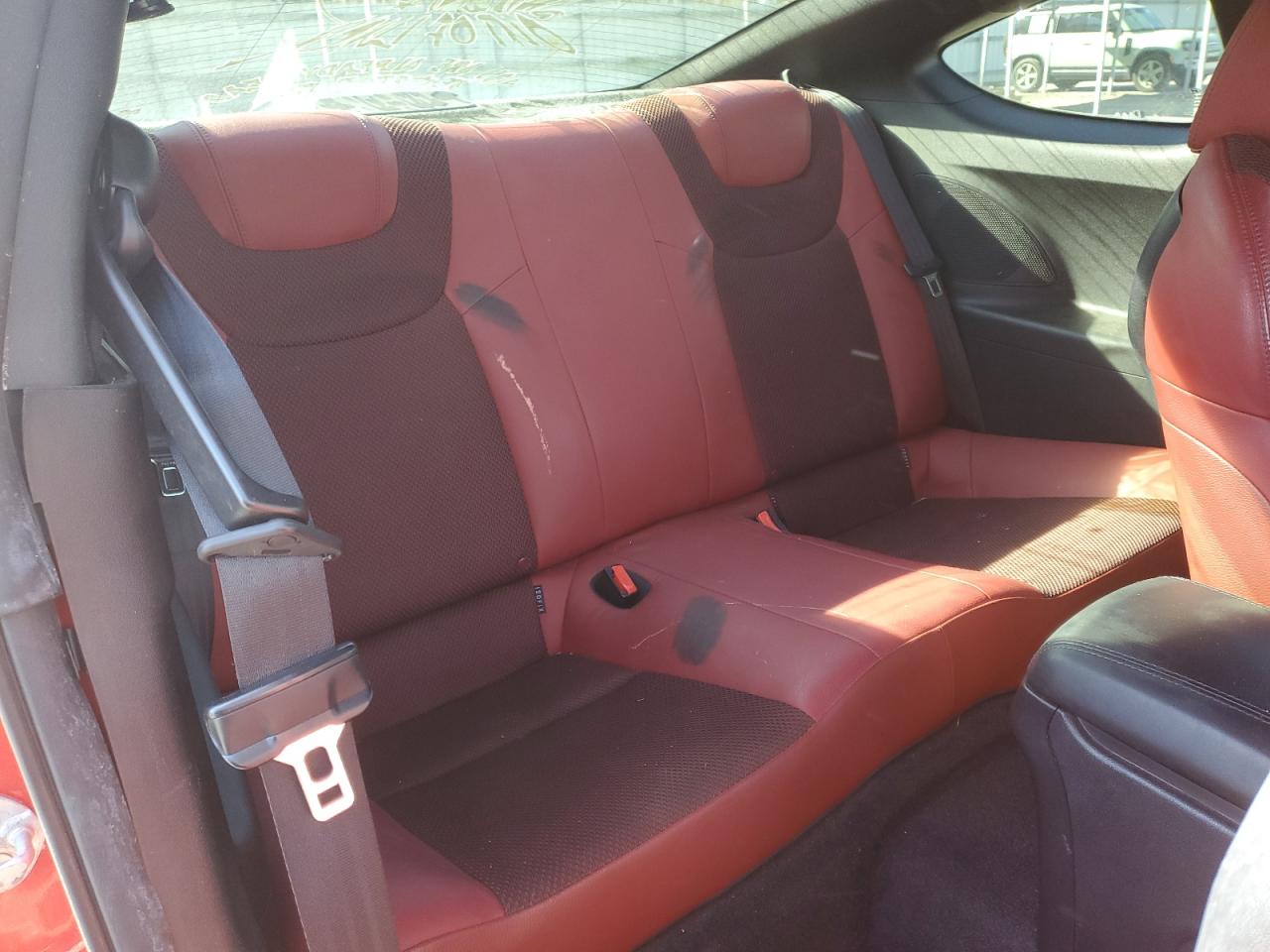 2013 Hyundai Genesis - Image 10