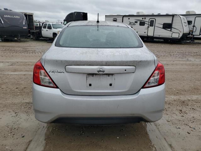  NISSAN VERSA 2016 Серебристый