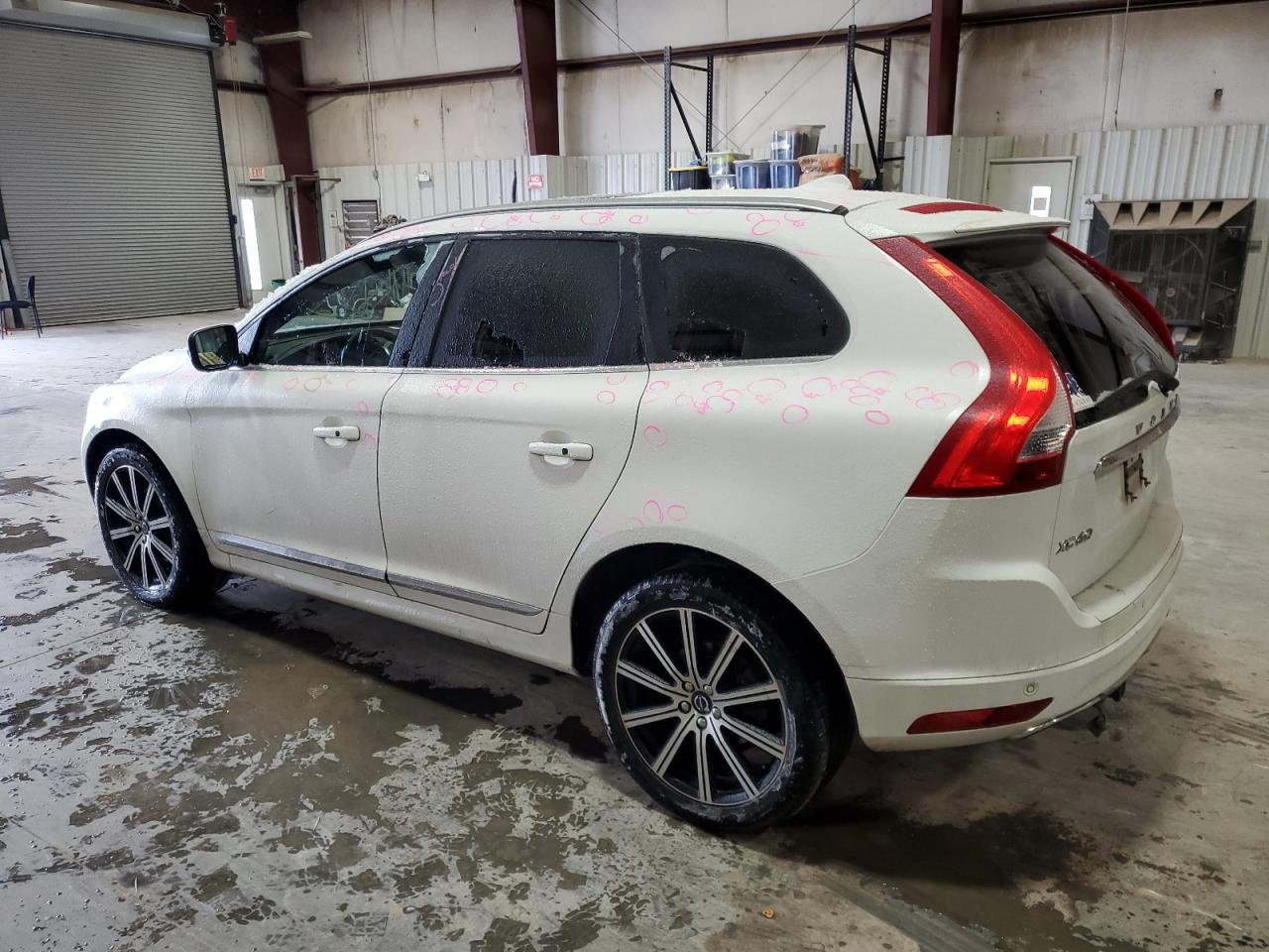 2016 Volvo XC60 - Image 2
