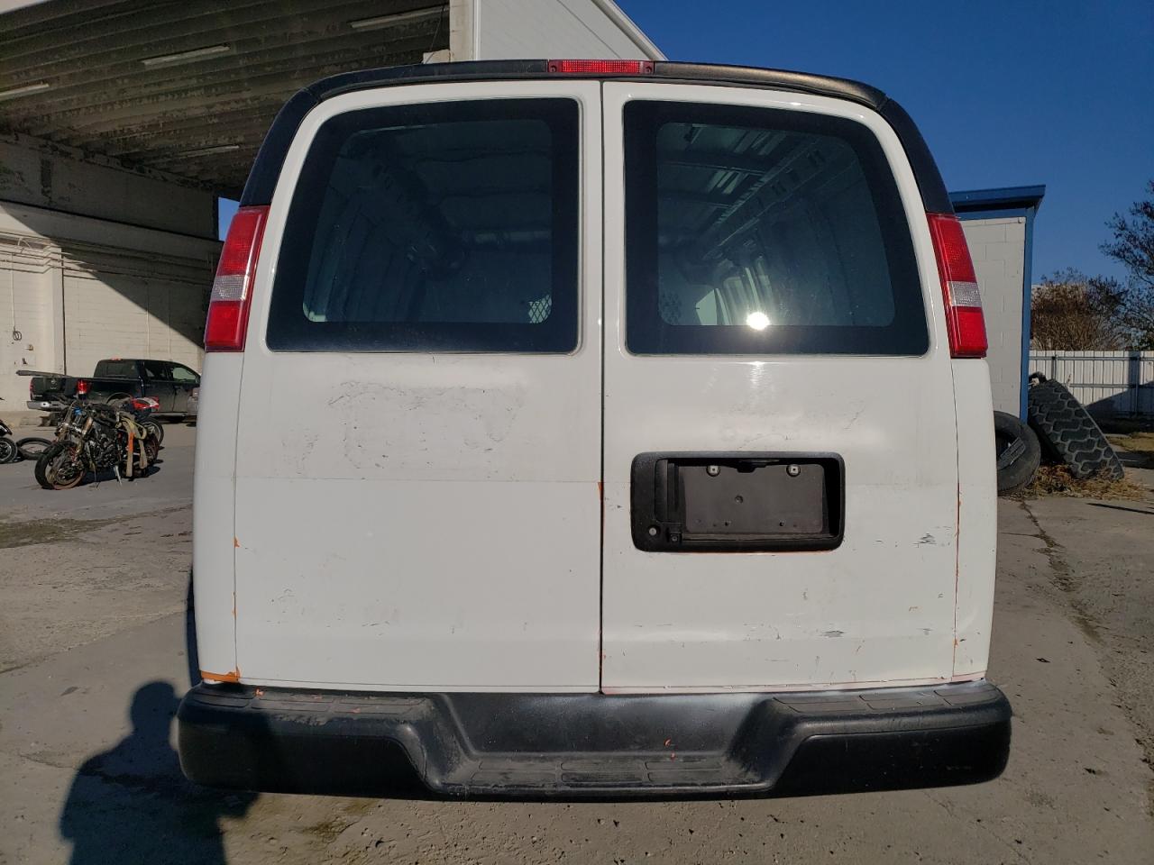 2017 Chevrolet Express - Image 6