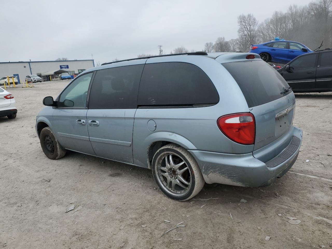 2005 Chrysler Town & Country - Image 2