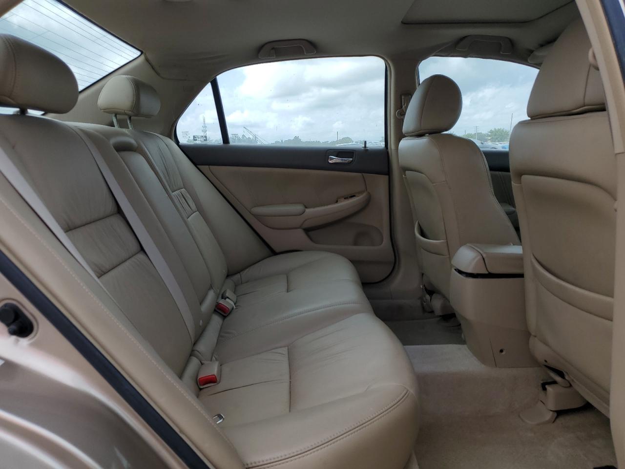 2005 Honda Accord - Image 10