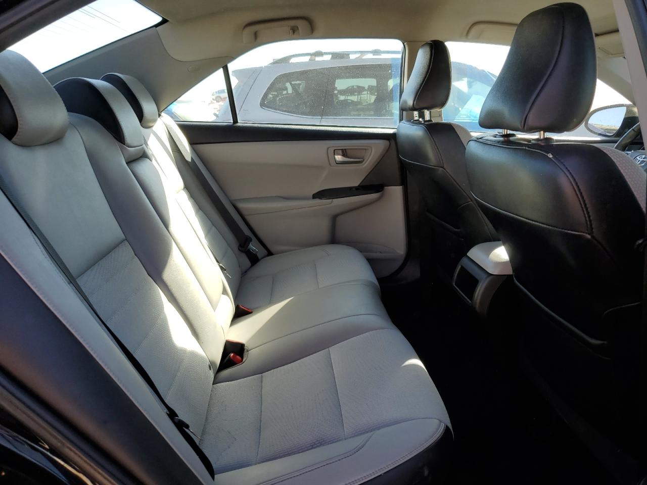 2016 Toyota Camry - Image 10