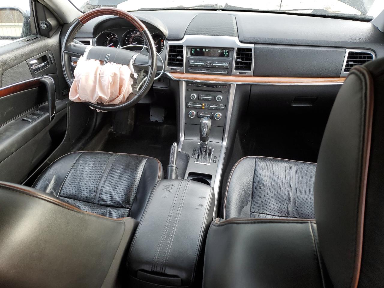 2010 Lincoln MKT - Image 8