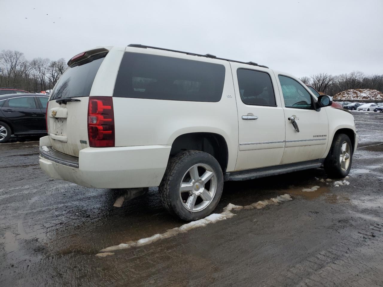 2012 Chevrolet Suburban - Image 3