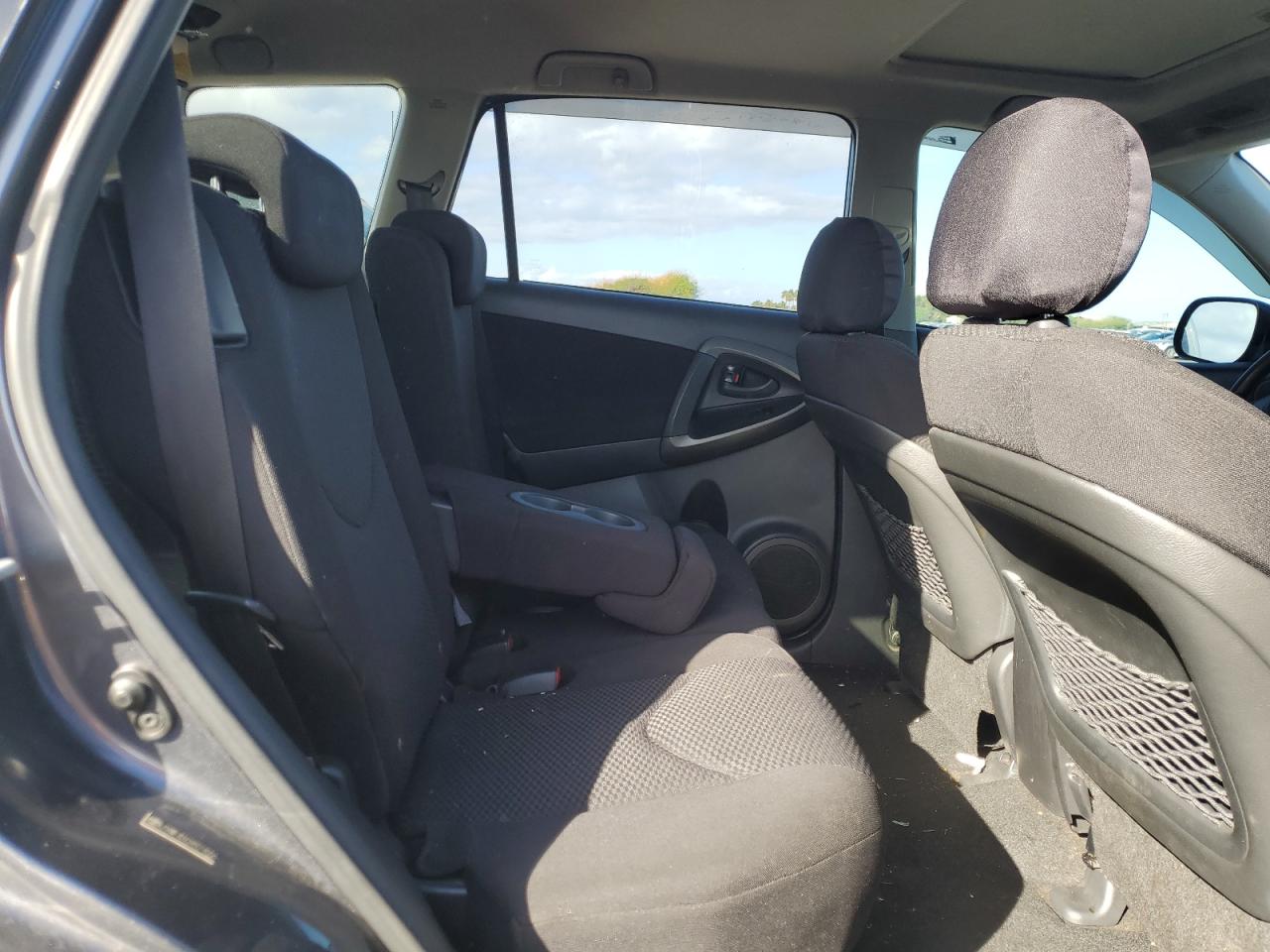 2010 Toyota RAV 4 - Image 11