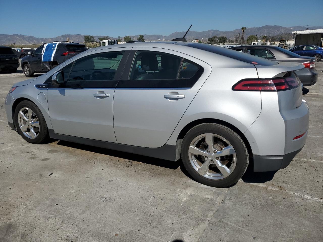 2015 Chevrolet Volt - Image 2