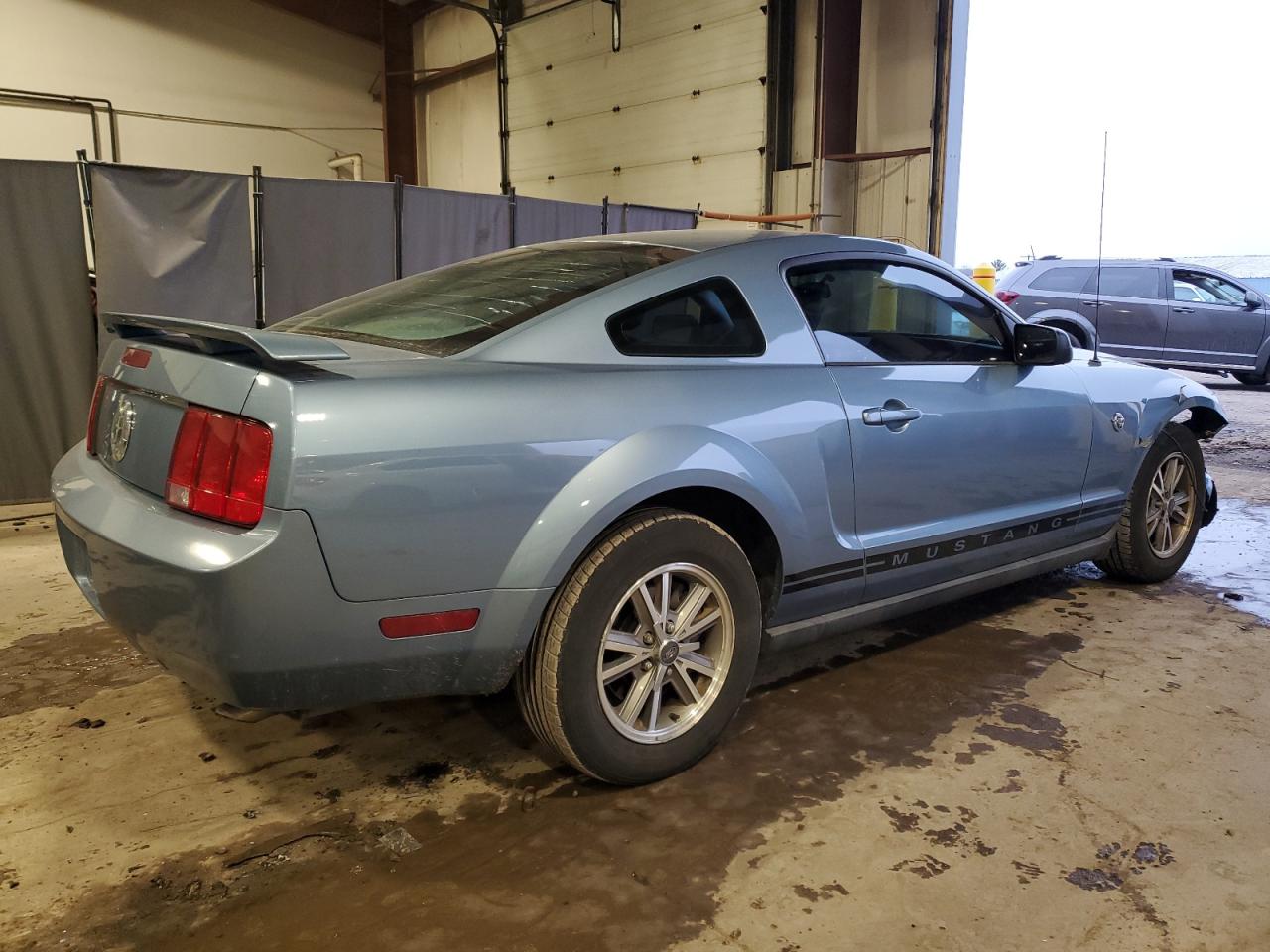 2005 Ford Mustang - Image 3