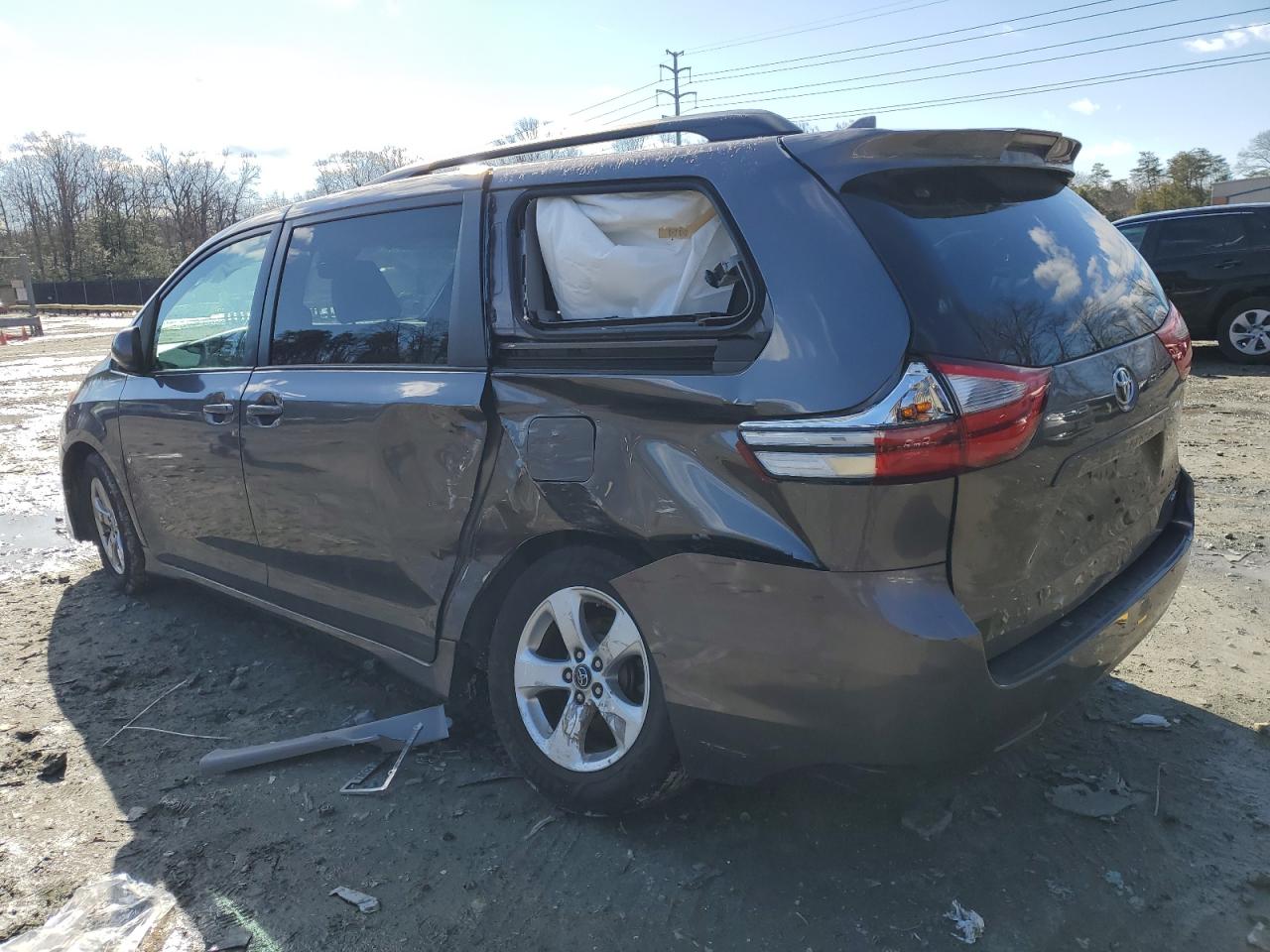 2018 Toyota Sienna - Image 2