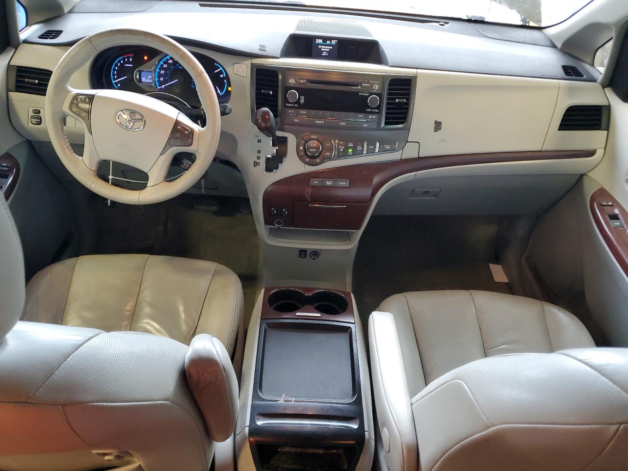 2011 Toyota Sienna - Image 8