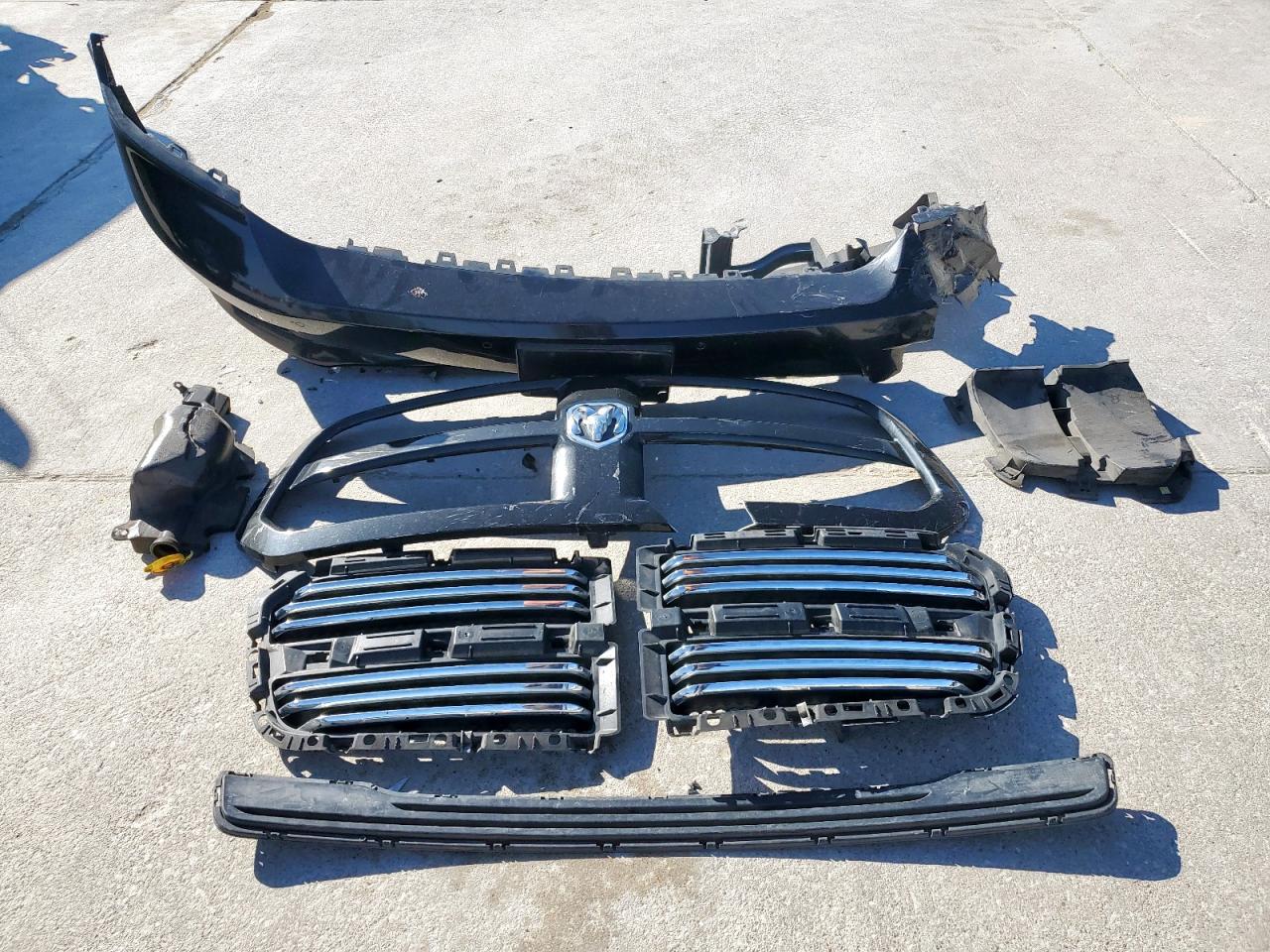 2015 RAM 1500 - Image 12