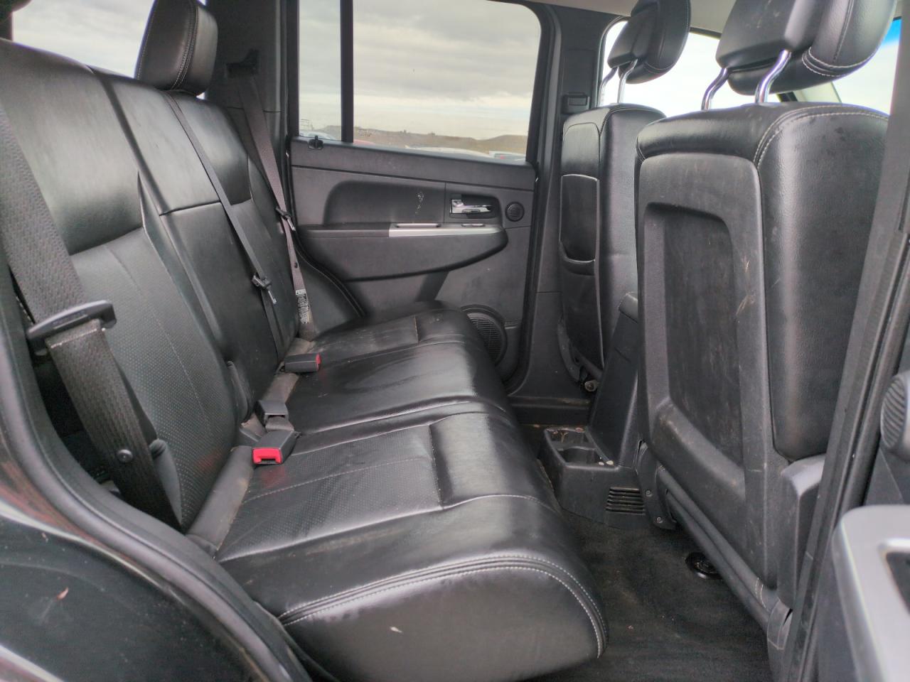 2010 Jeep Liberty (North America) - Image 10