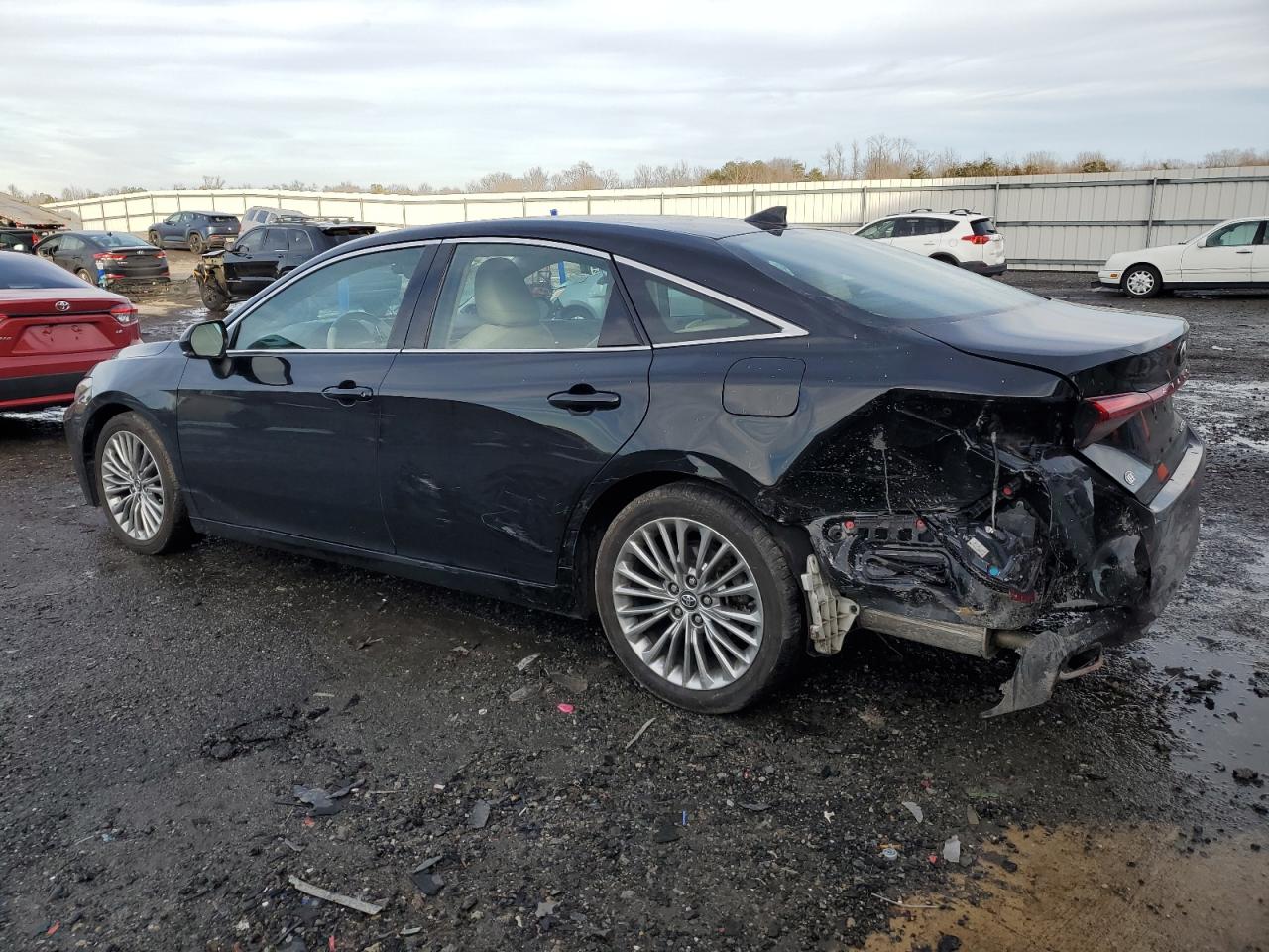 2019 Toyota Avalon - Image 2
