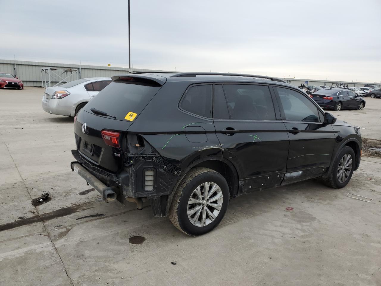 2018 Volkswagen Tiguan - Image 3