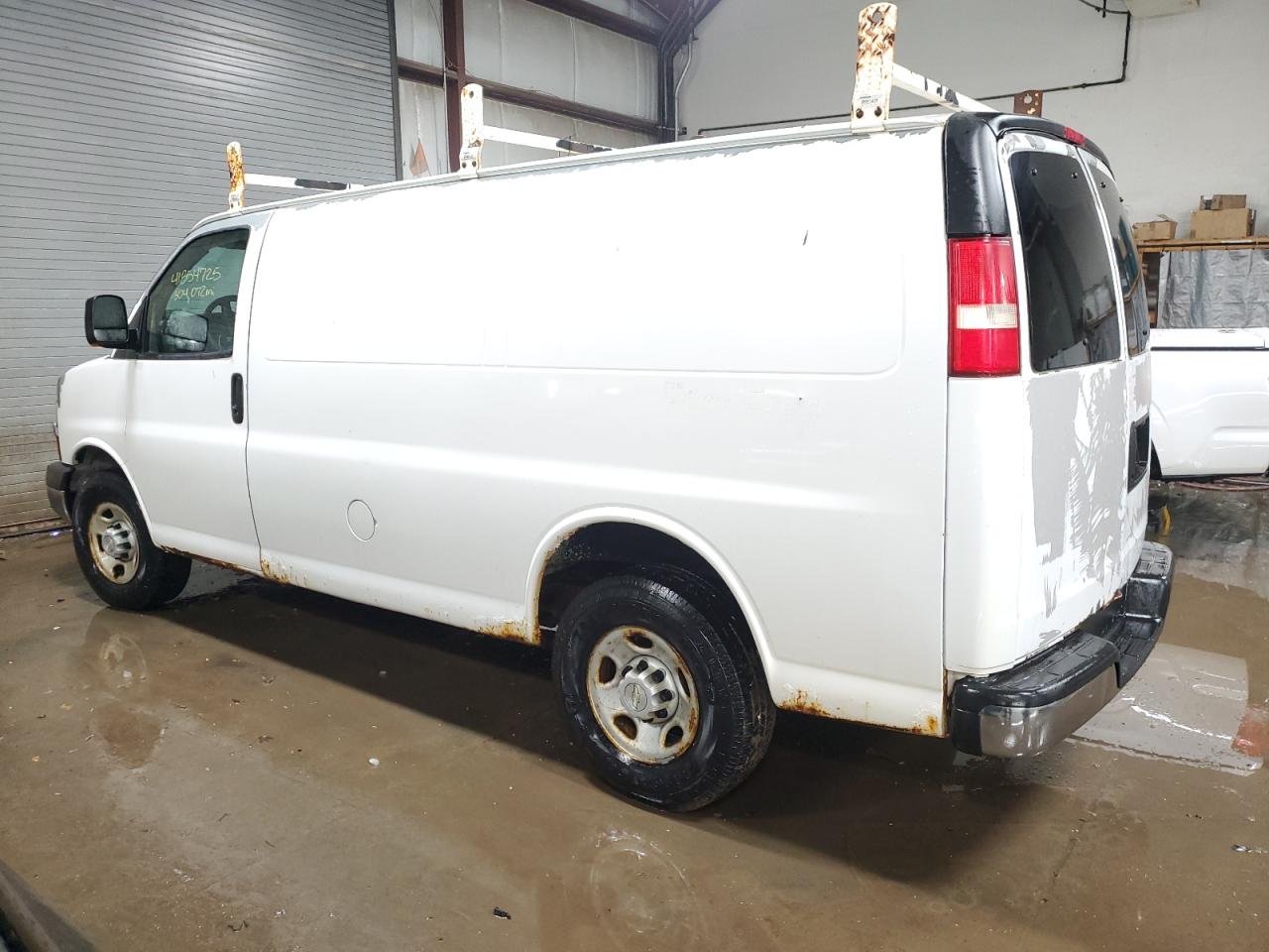 2010 Chevrolet Express - Image 2