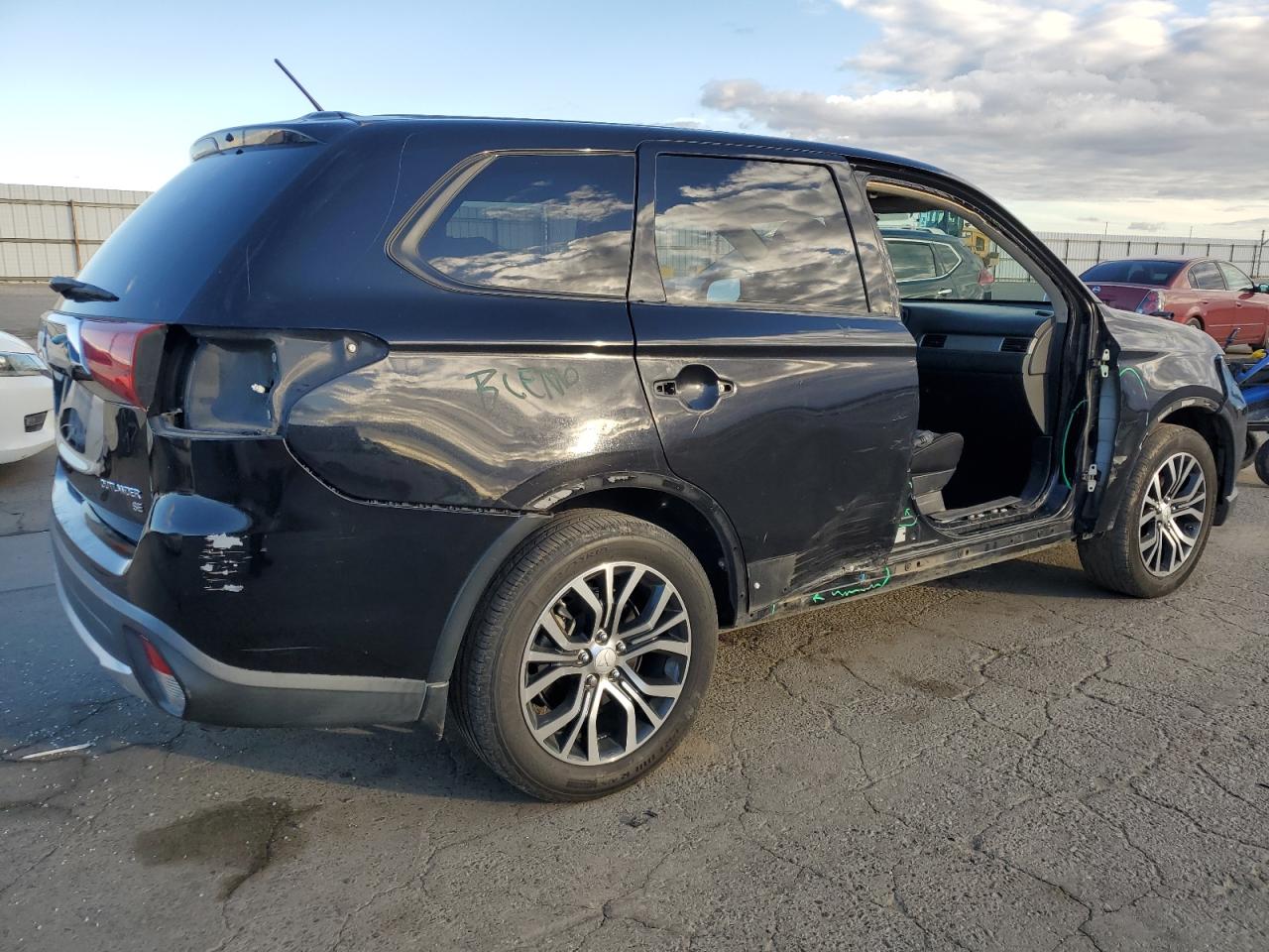 2016 Mitsubishi Outlander - Image 3