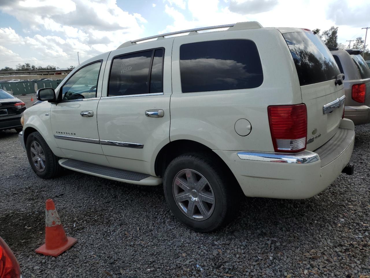 2008 Chrysler Aspen - Image 2