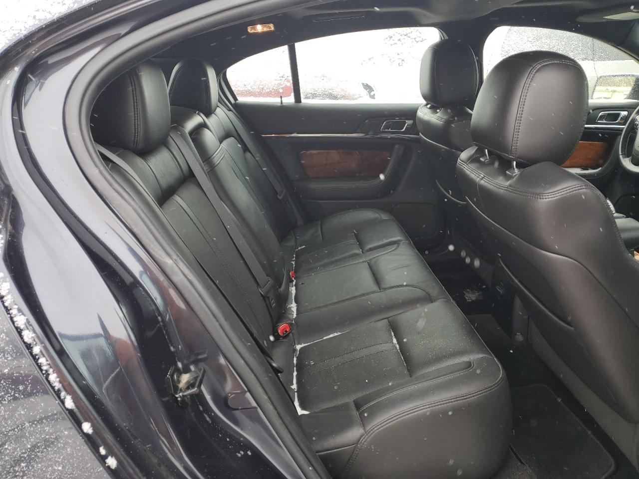 2014 Lincoln MKS - Image 10