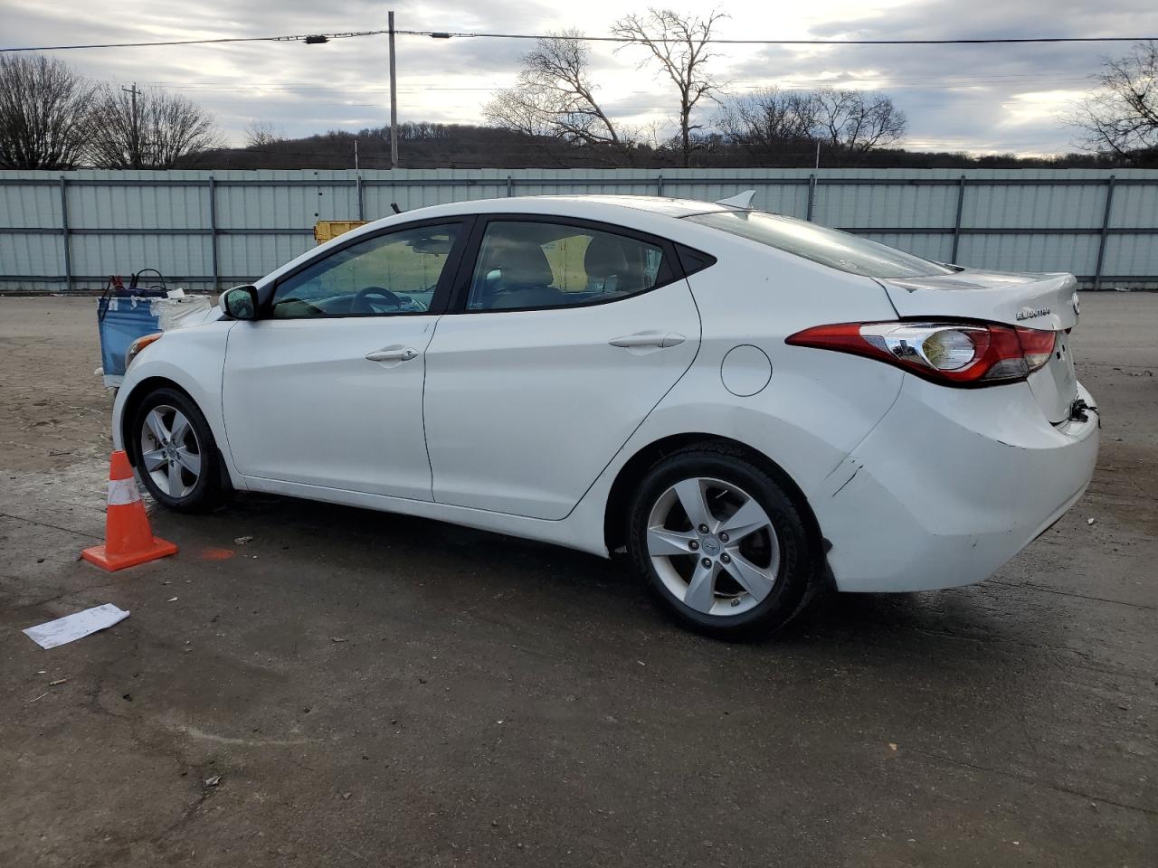 2013 Hyundai Elantra - Image 2